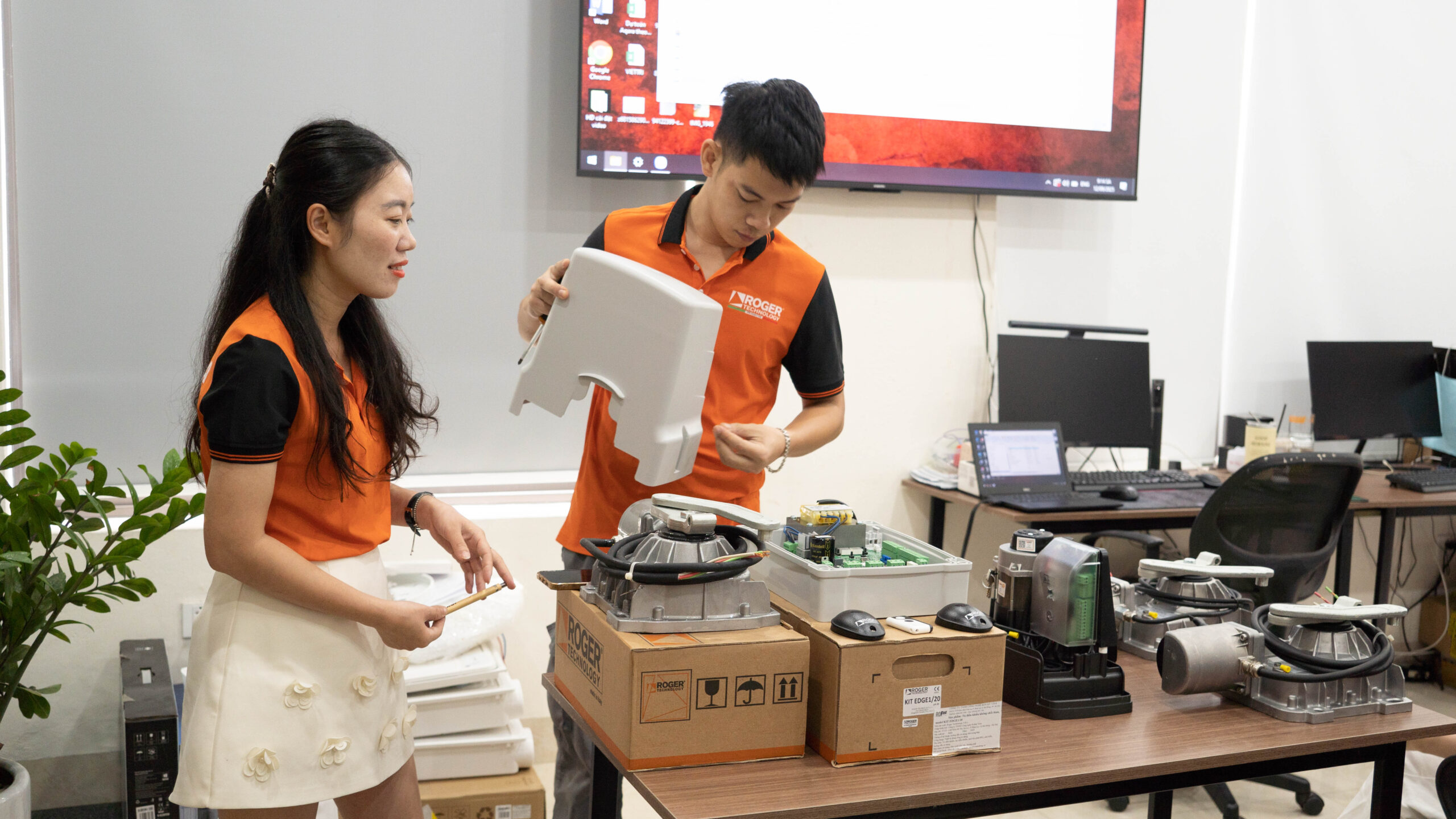 Buổi đào tạo sản phẩm Cổng tự động Roger