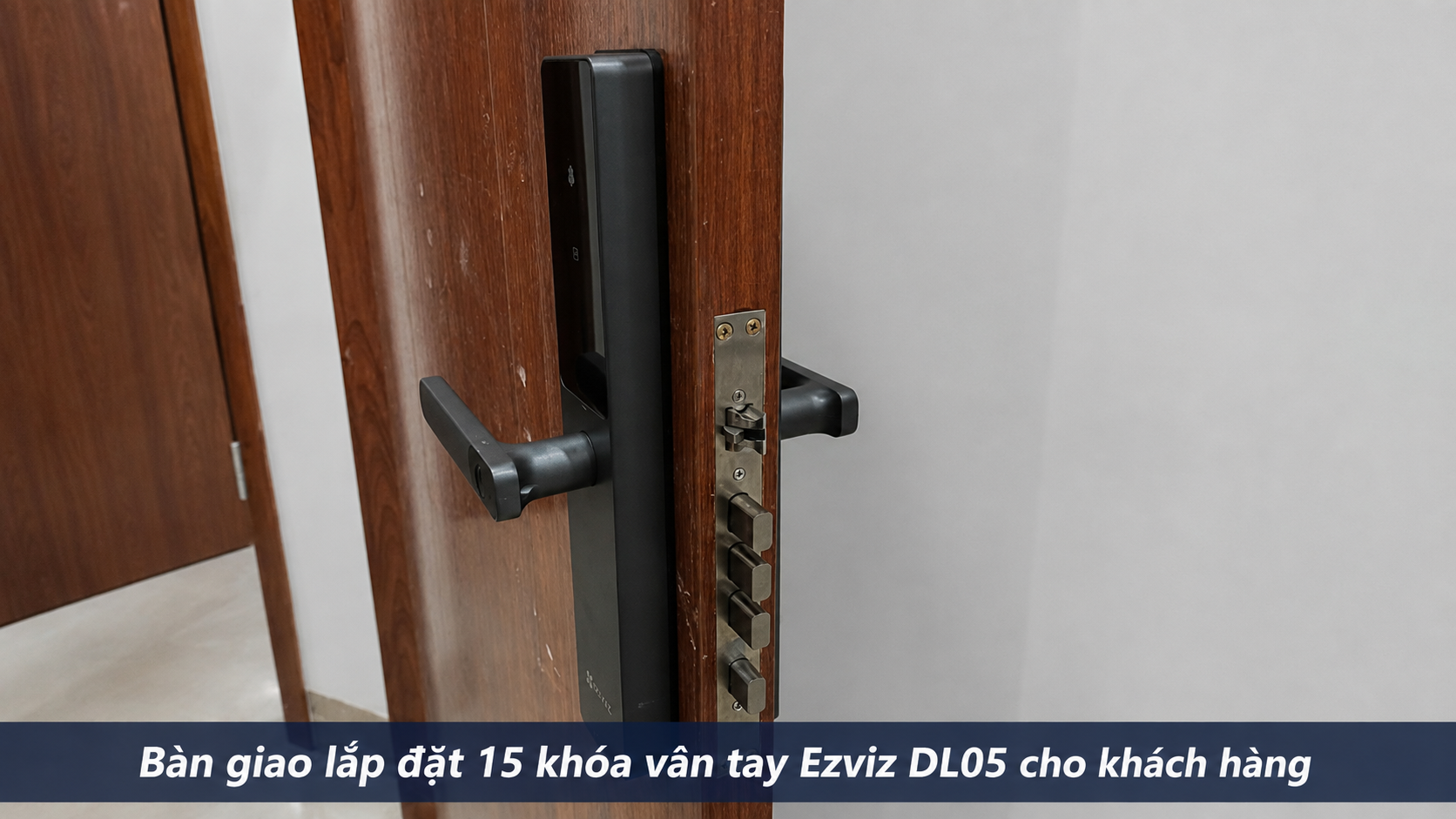 Khóa thông mminh Ezviz DL05
