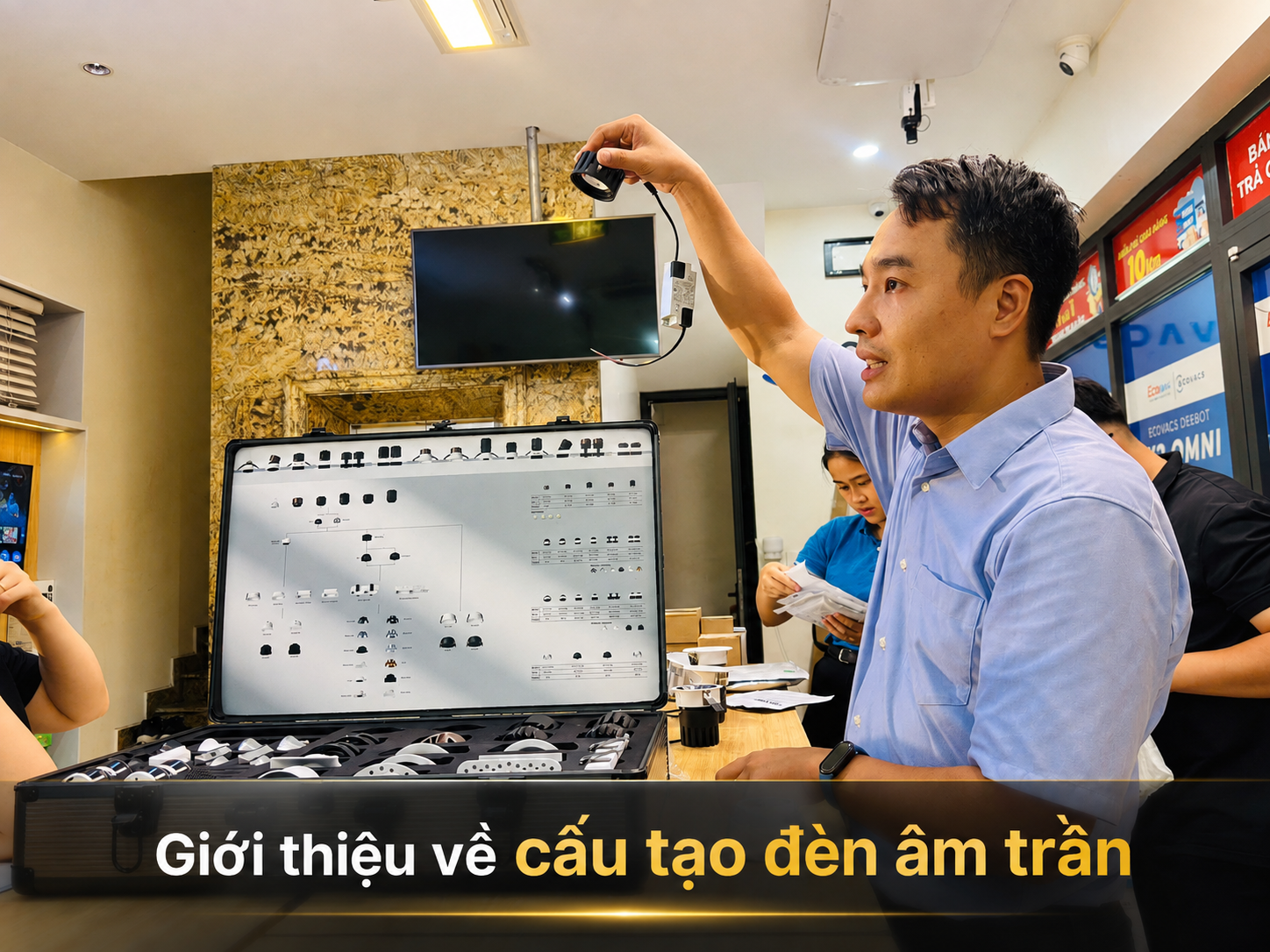 Training đèn âm trần